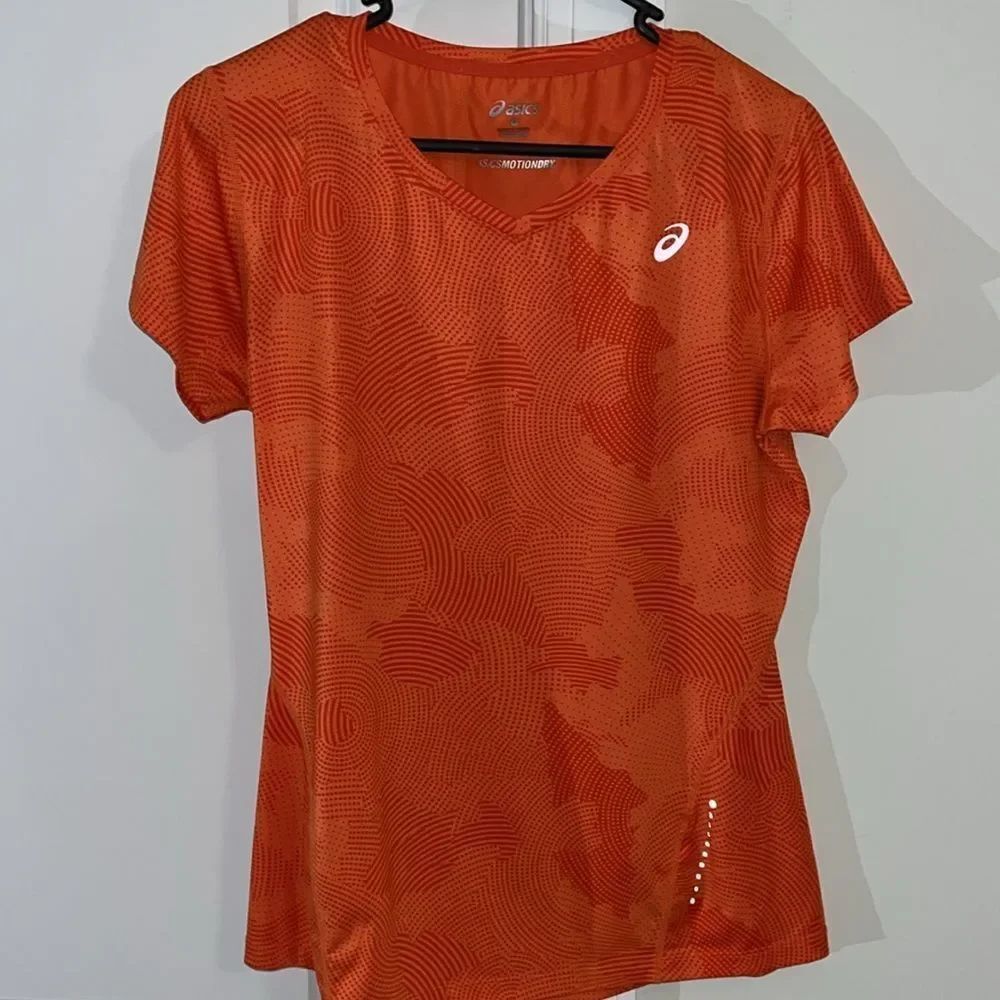ASICS orange camo print Semi Fitted Activewear Shirt M